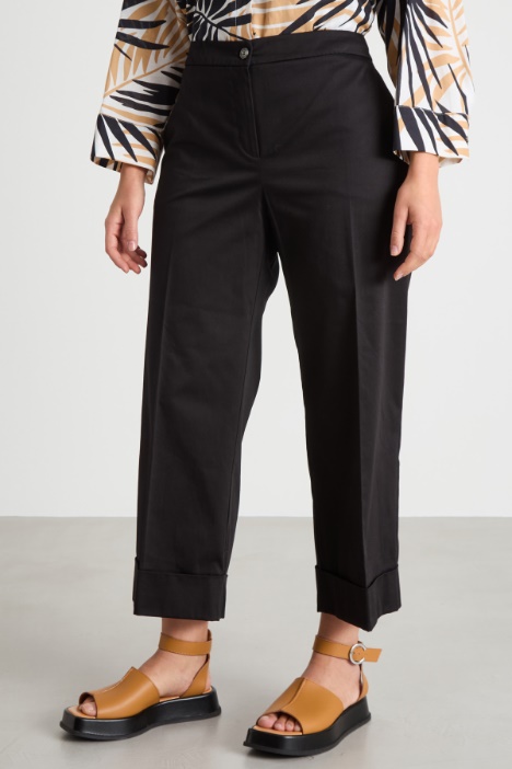 Pantaloni crop in raso stretch