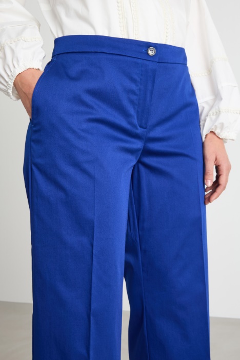 Pantaloni crop in raso stretch