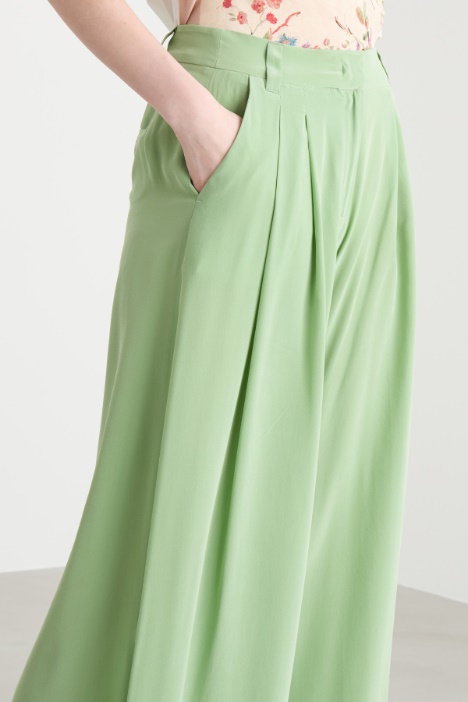 Pantalone fluido in crepe de chine