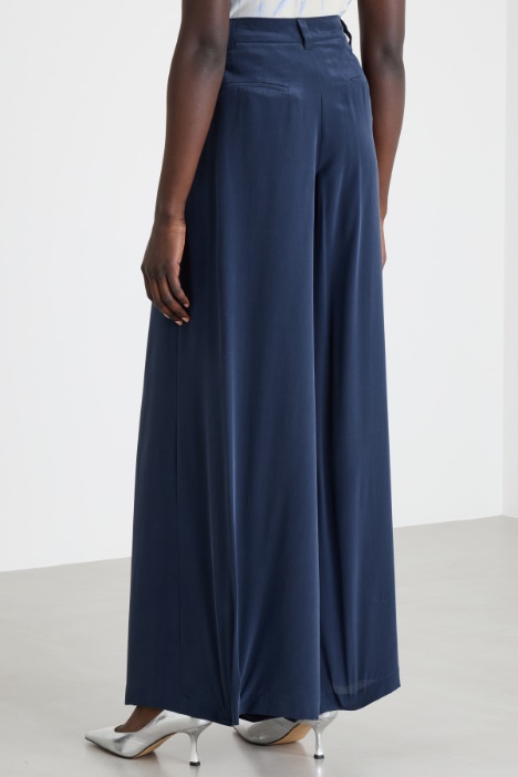 Pantalone fluido in crepe de chine