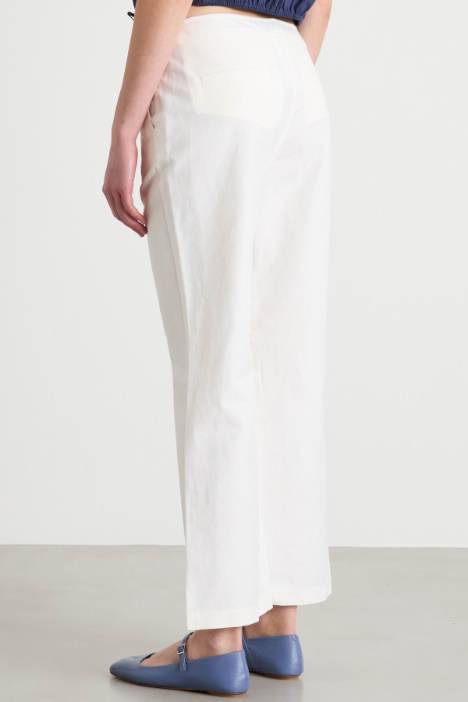 Pantalone ricamato con fondo svasato