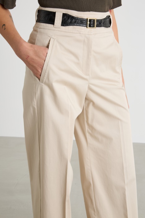 Pantalón con cinturón