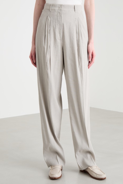 Pantaloni con pieghe frontali