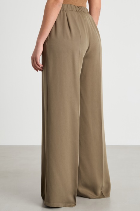 Pantalone palazzo con piega centrale