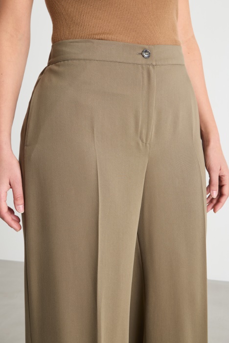 Pantalone palazzo con piega centrale