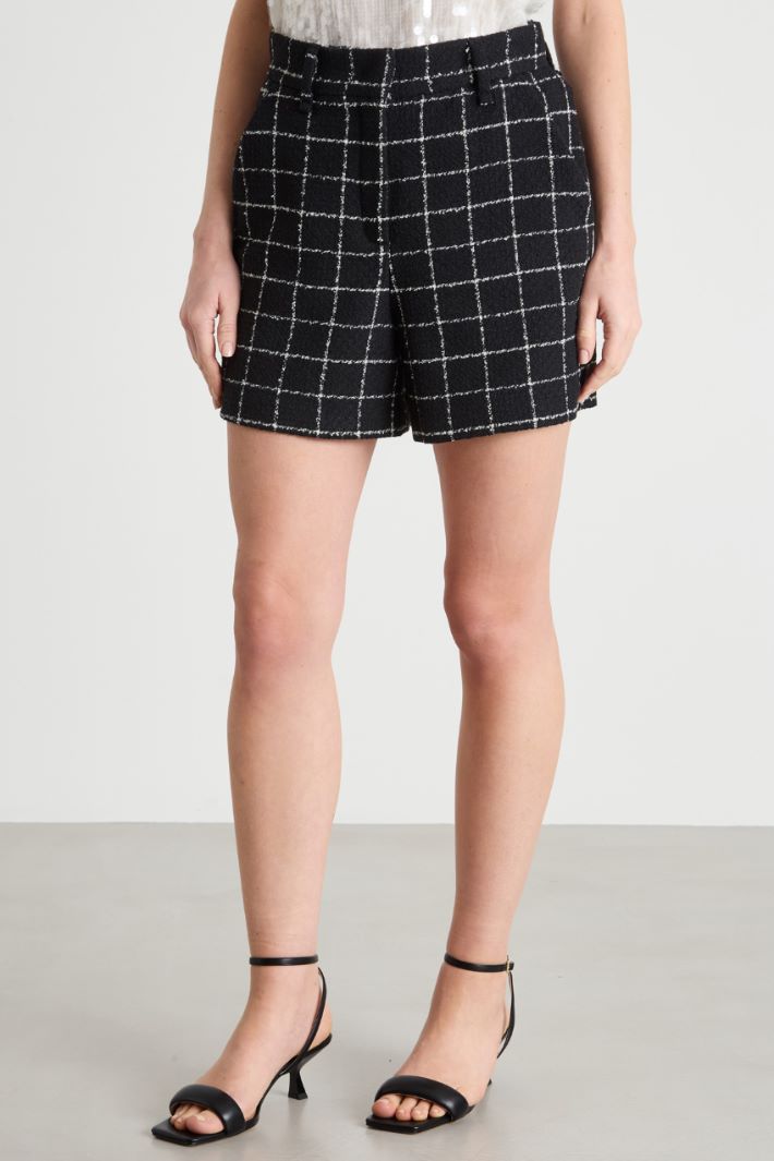 Chain-Detail Basket-Weave Shorts Intrend - 2