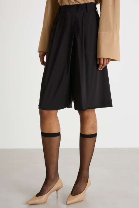 Maxi bermuda con pieghe