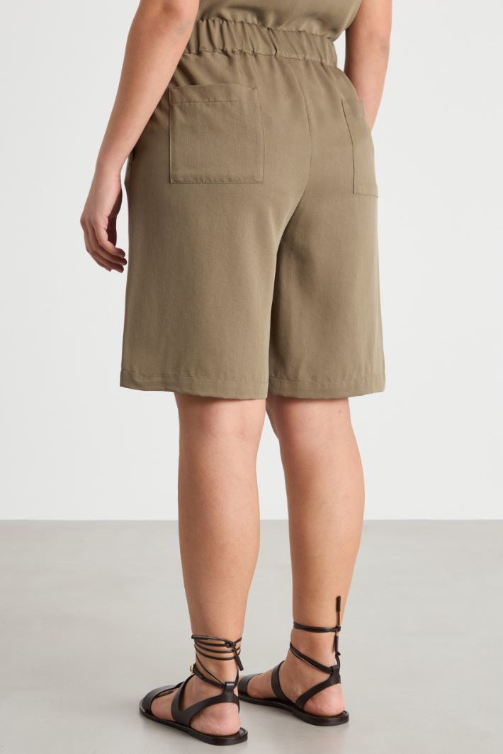 Fluid fabric Bermuda shorts Intrend - 4