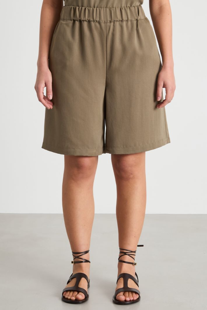 Fluid fabric Bermuda shorts Intrend - 2