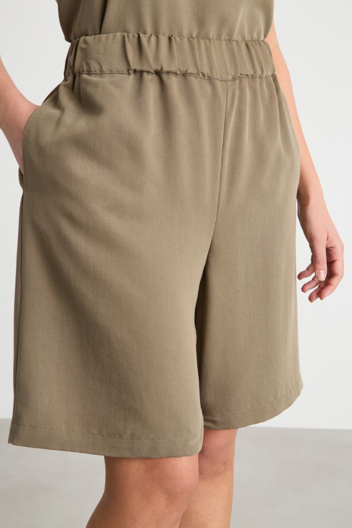 Fluid fabric Bermuda shorts Intrend - 3