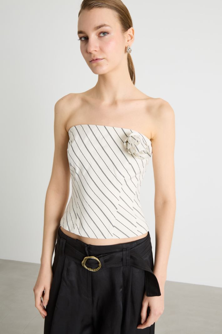 Bustier with flower brooch Intrend - 2