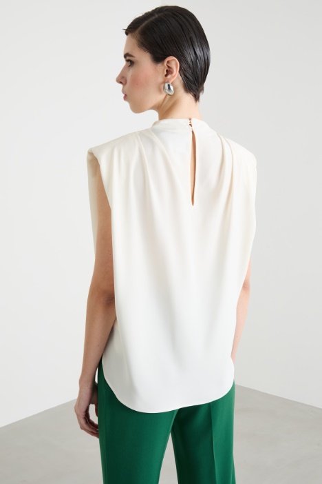 Top in raso con pieghe