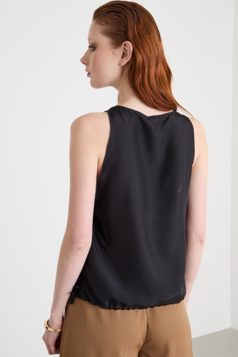 Top con spacco