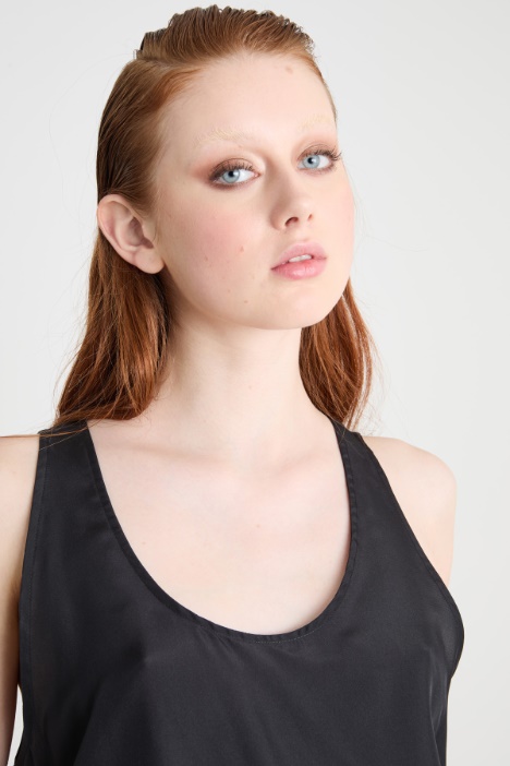 Top con spacco
