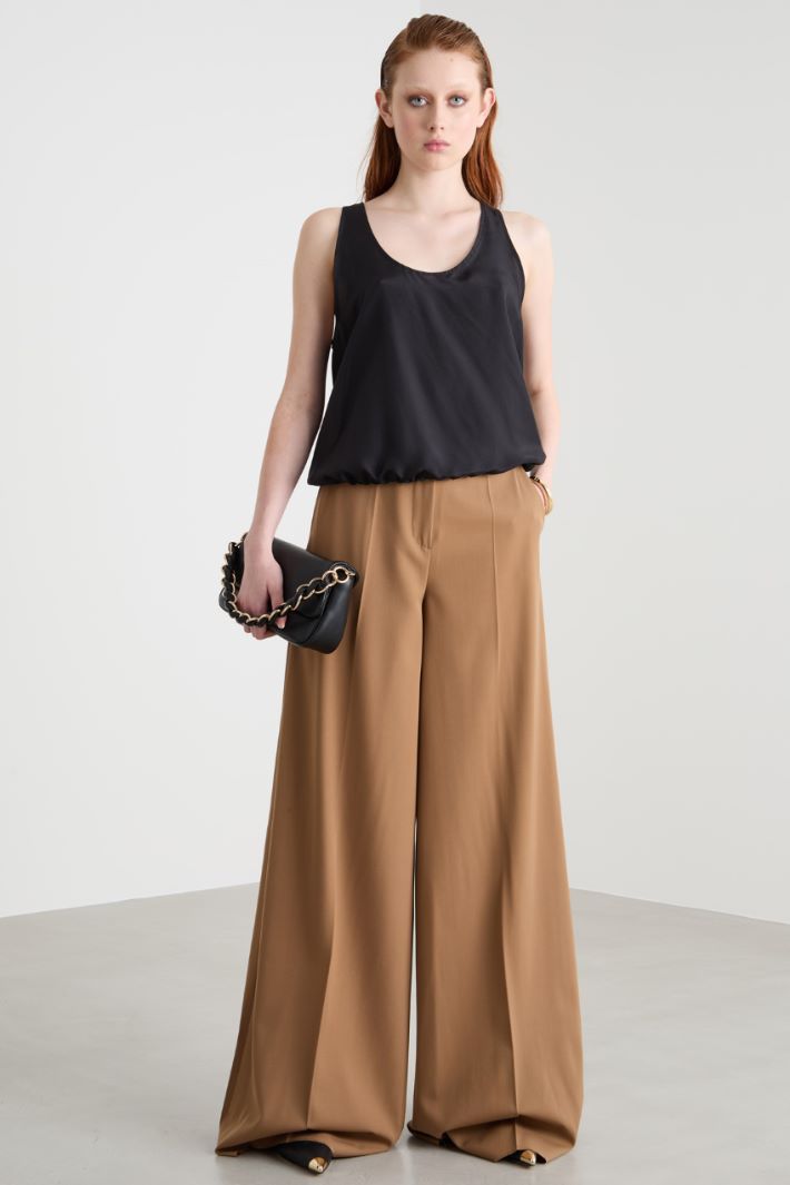 Side-slit top Intrend