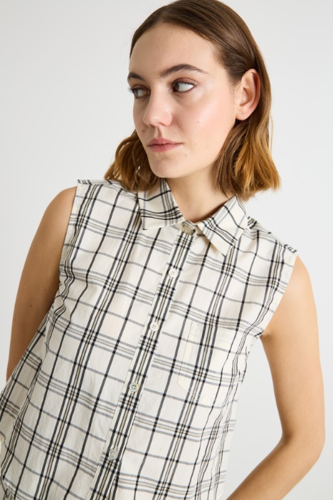 Top con bottone bijoux