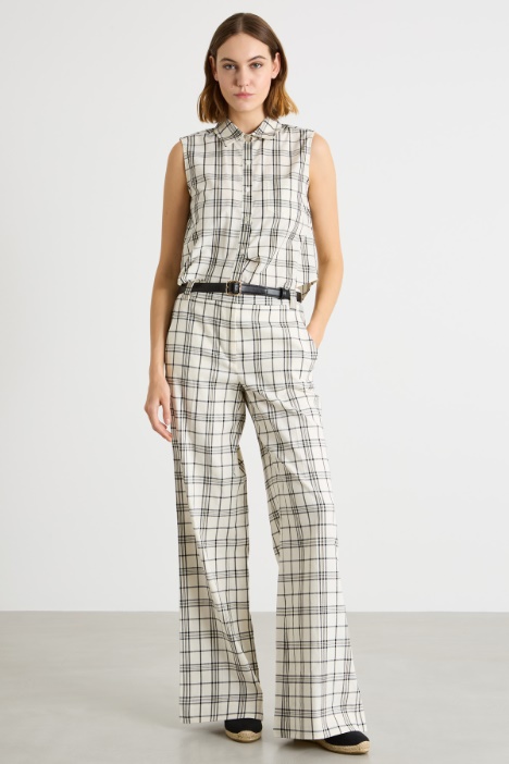 Jewelled-button top Intrend