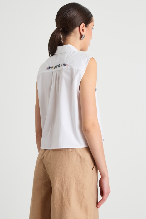 Top in popeline con ricami