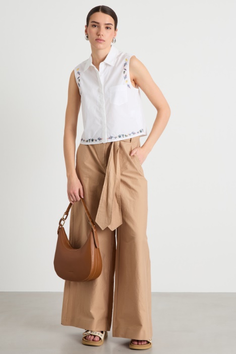 Embroidered poplin top Intrend
