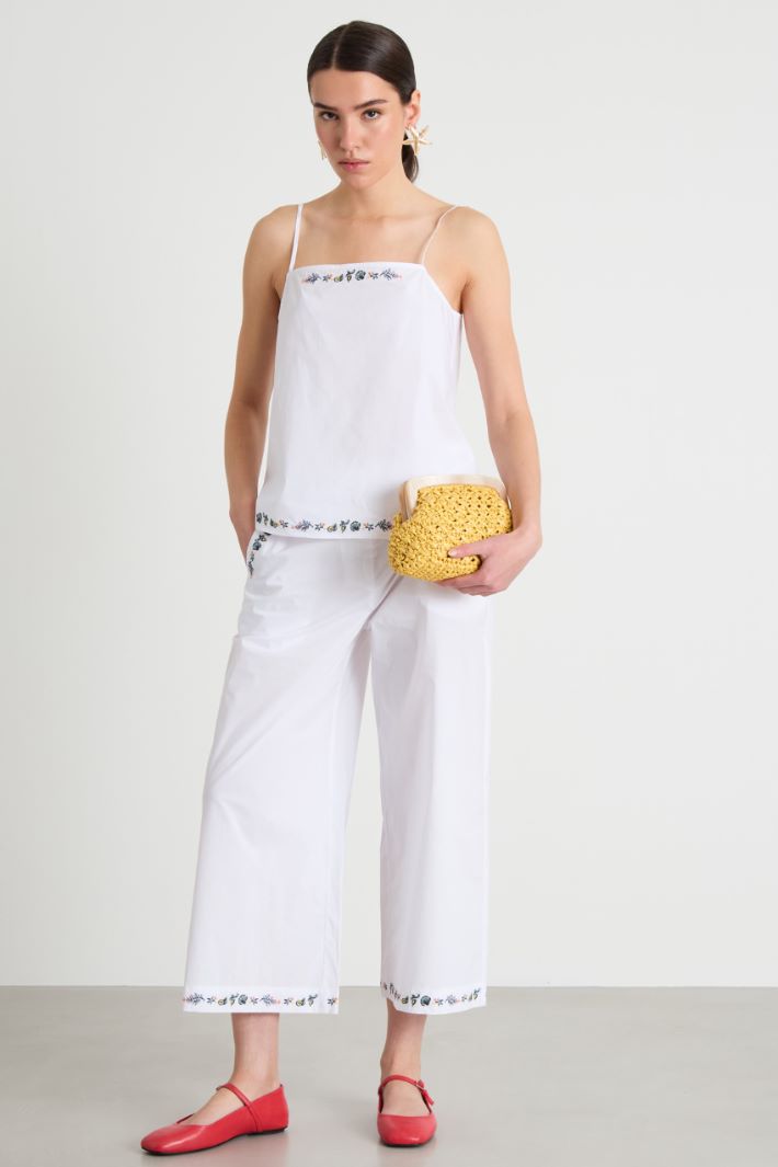 Embroidered straight-neck poplin top Intrend