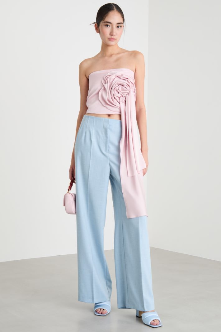 Rose-appliqué top Intrend