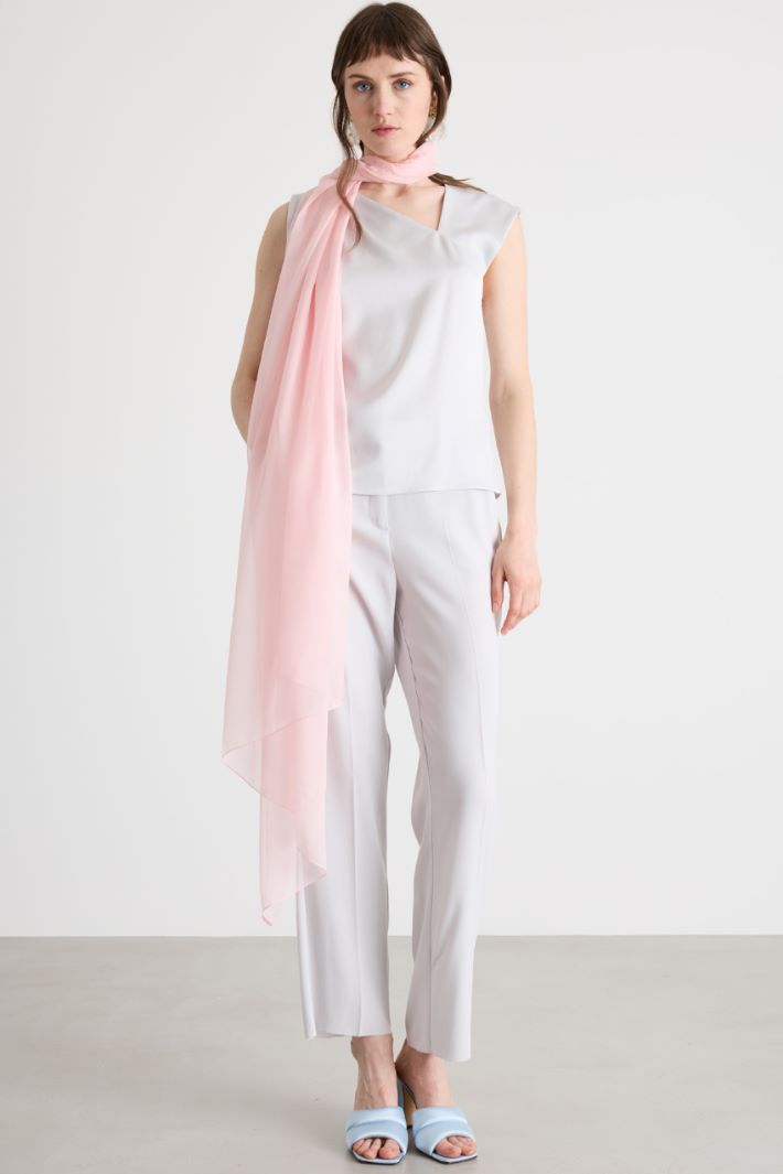 Top con scollo asimmetrico Intrend