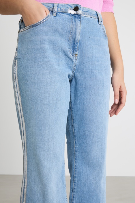 Jeans flare con impunture