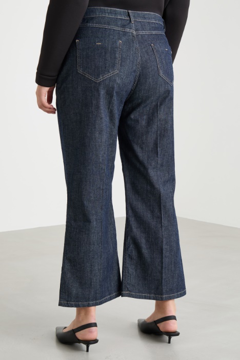 Jeans crop con fondo svasato