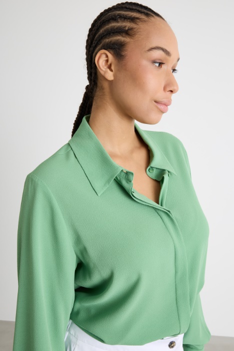 Camicia fluida con fondo arrotondato