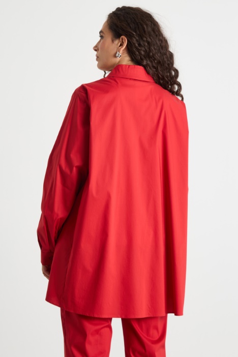 Blusa oversize con botones ocultos