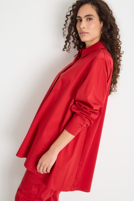 Blusa oversize con botones ocultos