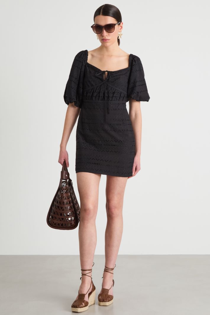 Abito con maniche a sbuffo Intrend