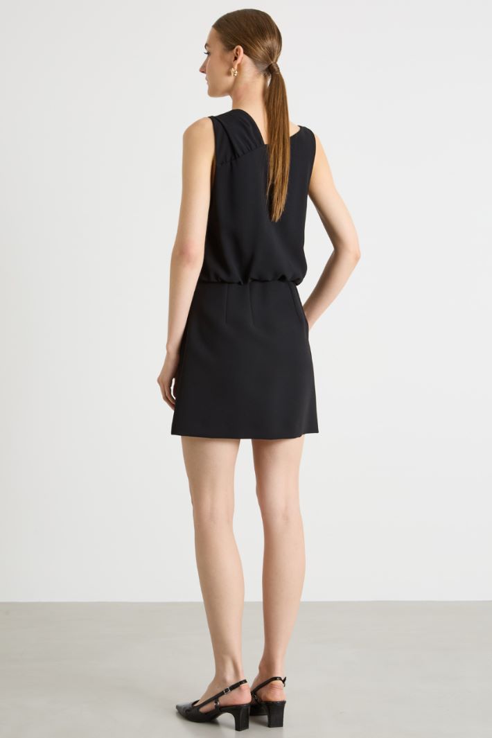 Vestido con detalle fruncido Intrend - 4