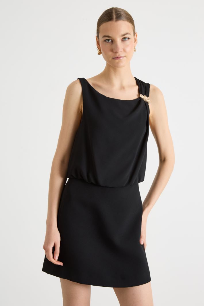 Vestido con detalle fruncido Intrend - 2