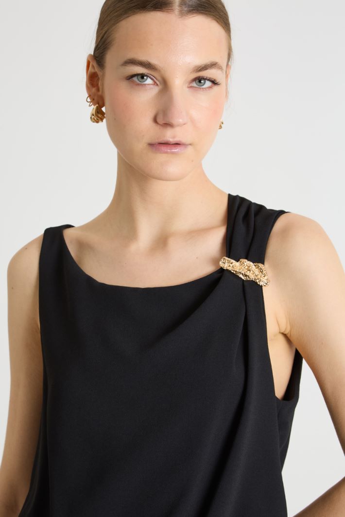 Vestido con detalle fruncido Intrend - 3