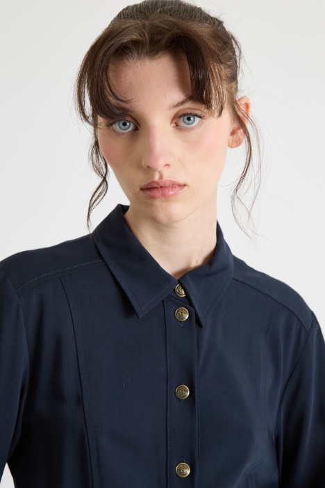 Abito con colletto a punta