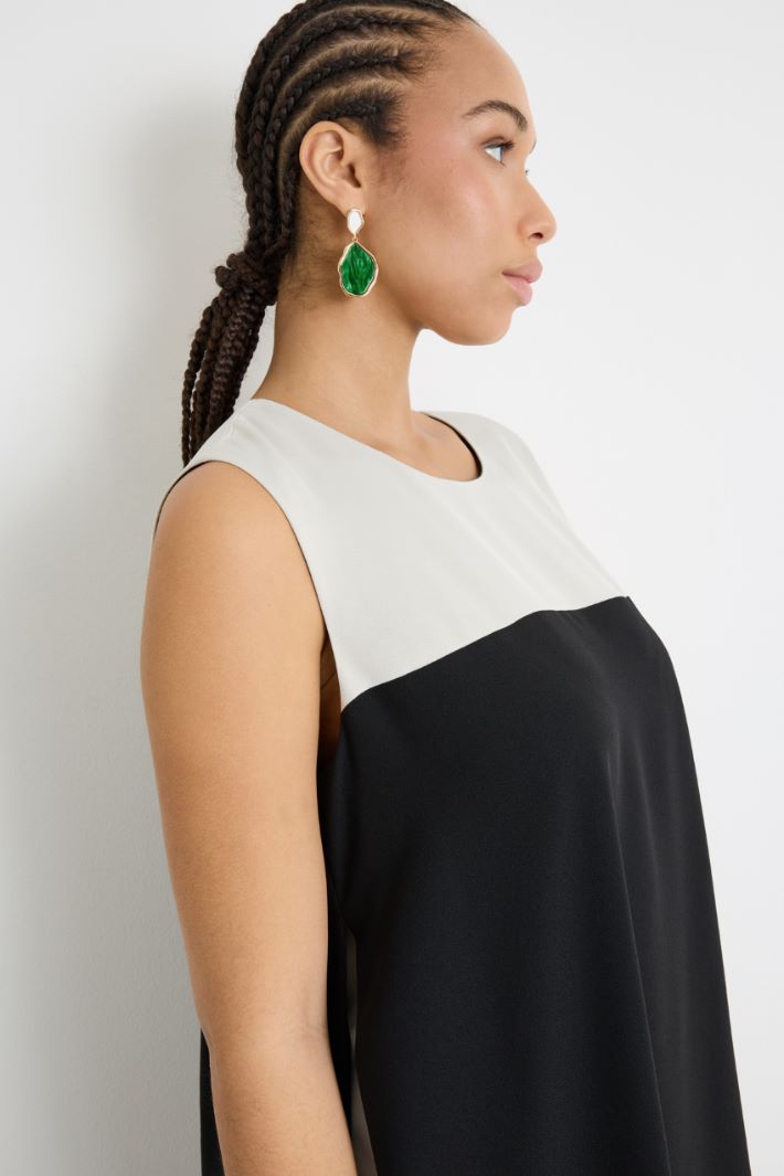 Abito svasato con bottone gioiello Intrend - 3