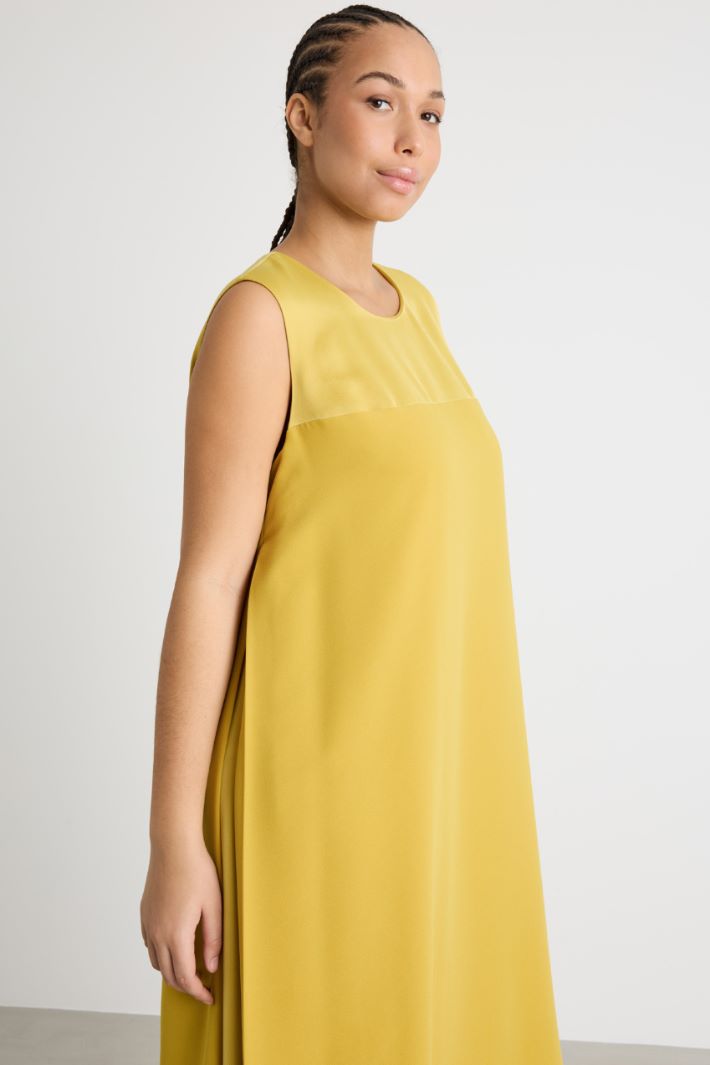 Abito svasato con bottone gioiello Intrend - 3