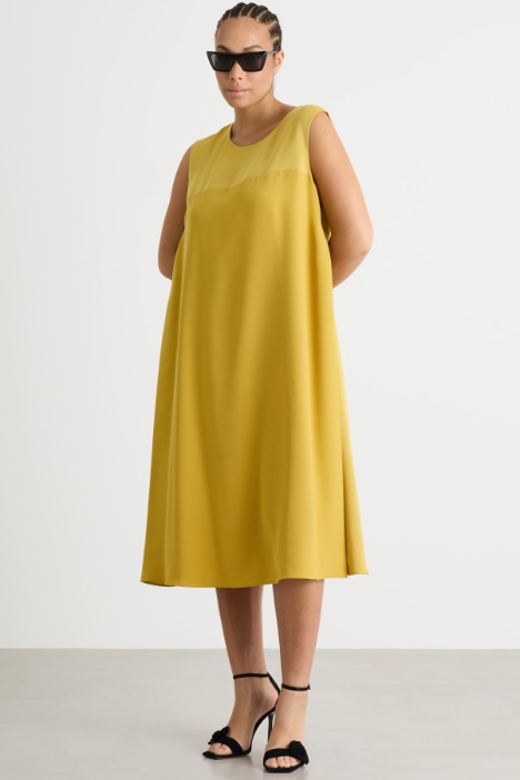 Abito svasato con bottone gioiello Intrend