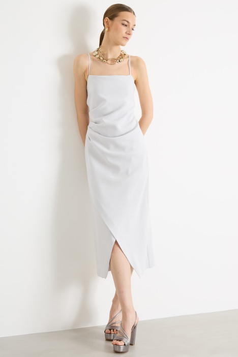 Abito in raso con spacco