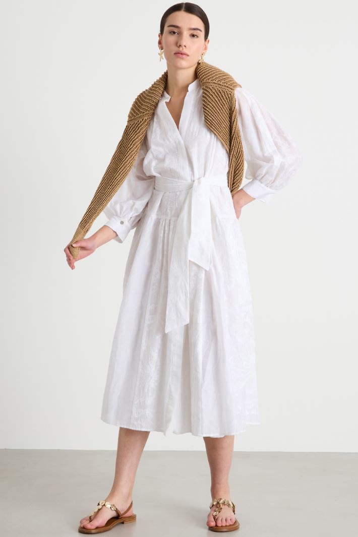 Abito in mussola ricamata Intrend