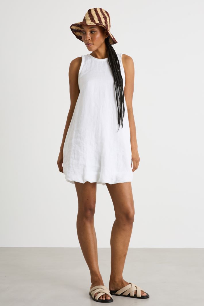 Abito smanicato a palloncino Intrend