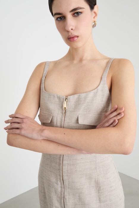 Abito con spacco centrale