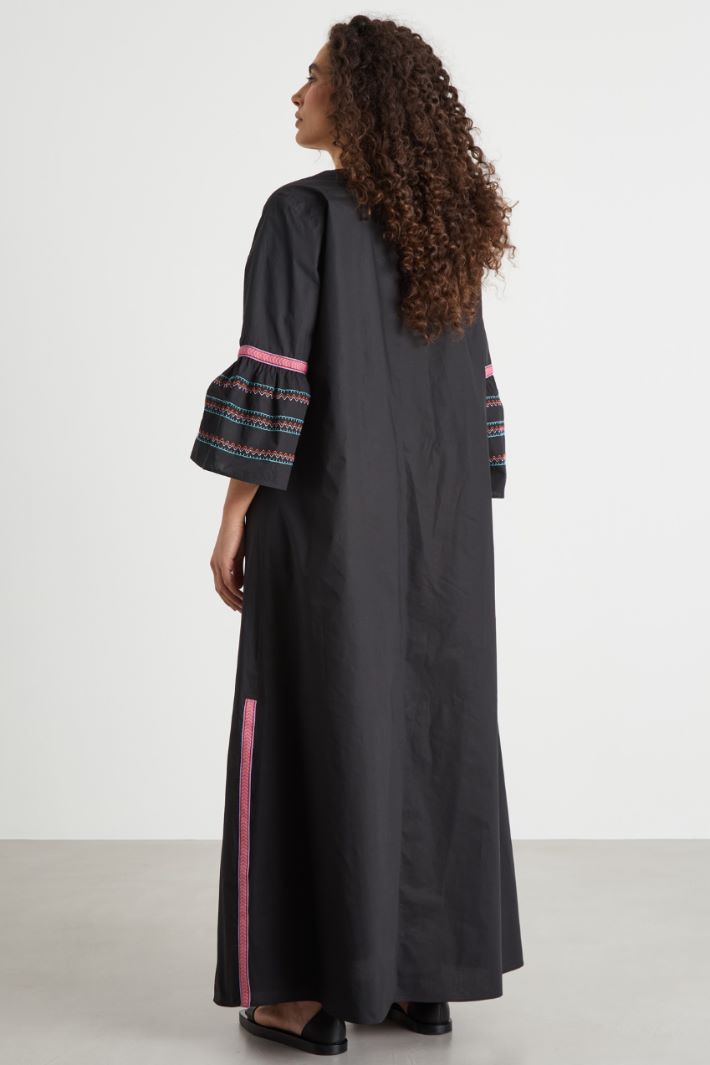 Embroidered long dress Intrend - 4