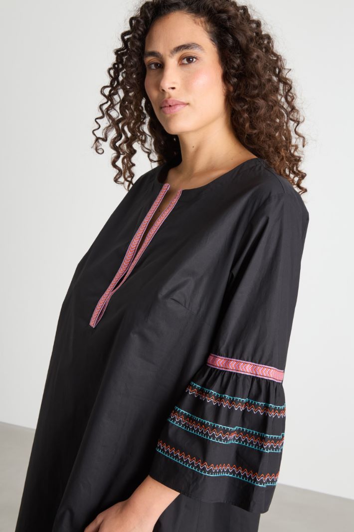 Embroidered long dress Intrend - 3