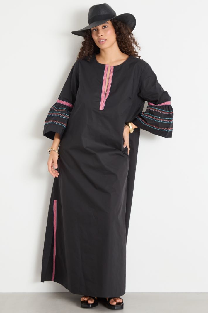 Embroidered long dress Intrend