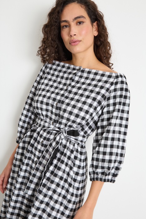 Abito off-shoulder in seersucker