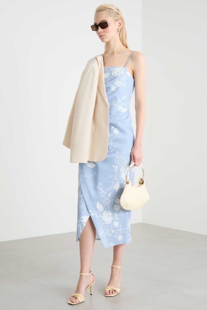 Satin dress with slit Intrend