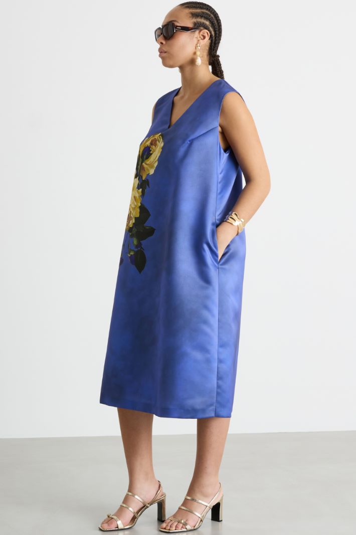 Abito in duchesse con stampa Intrend