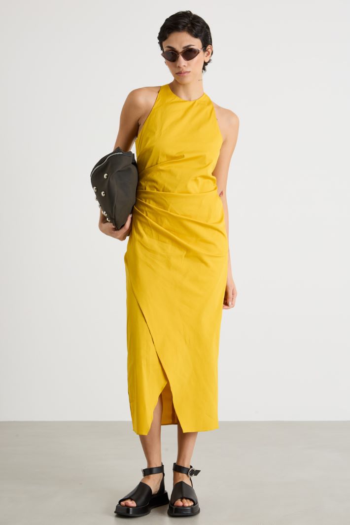 Fitted midi dress with slit Intrend